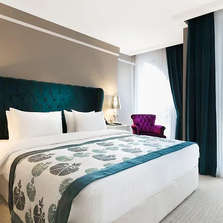 Metropolitan Taksim 4*